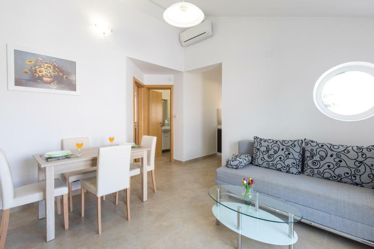 Apartments Nino Malinska Exterior foto